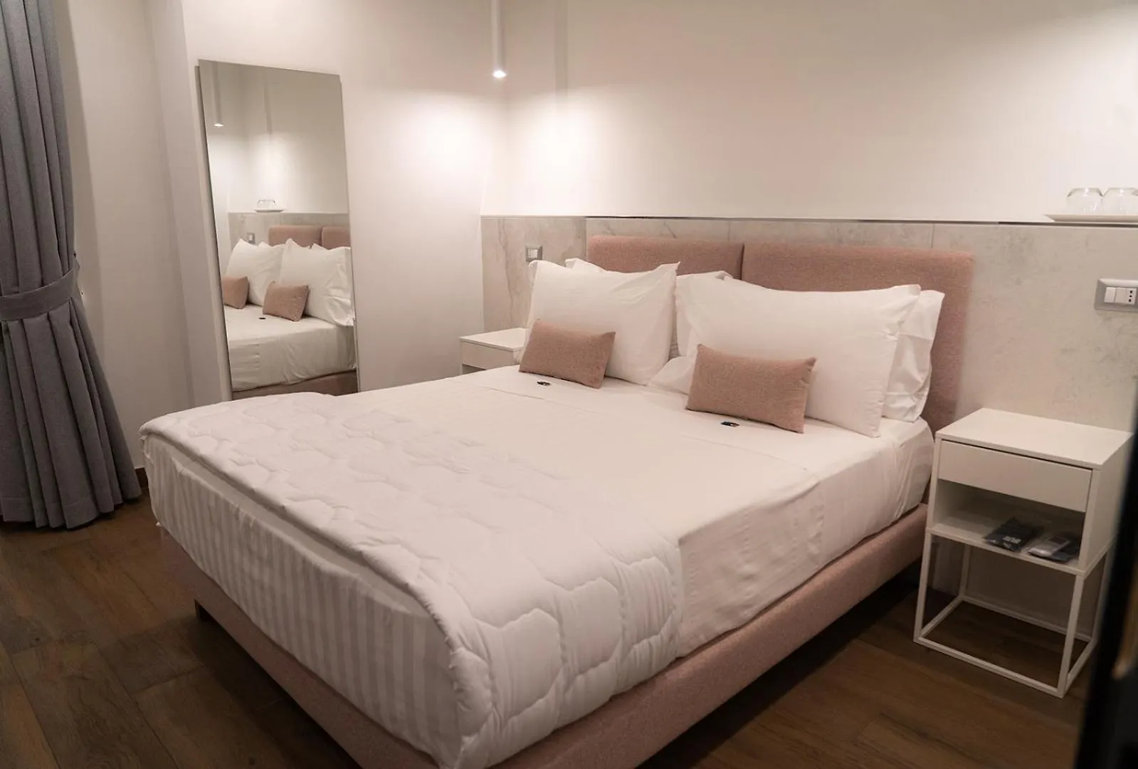4Heavens_Naples Hotel Italy